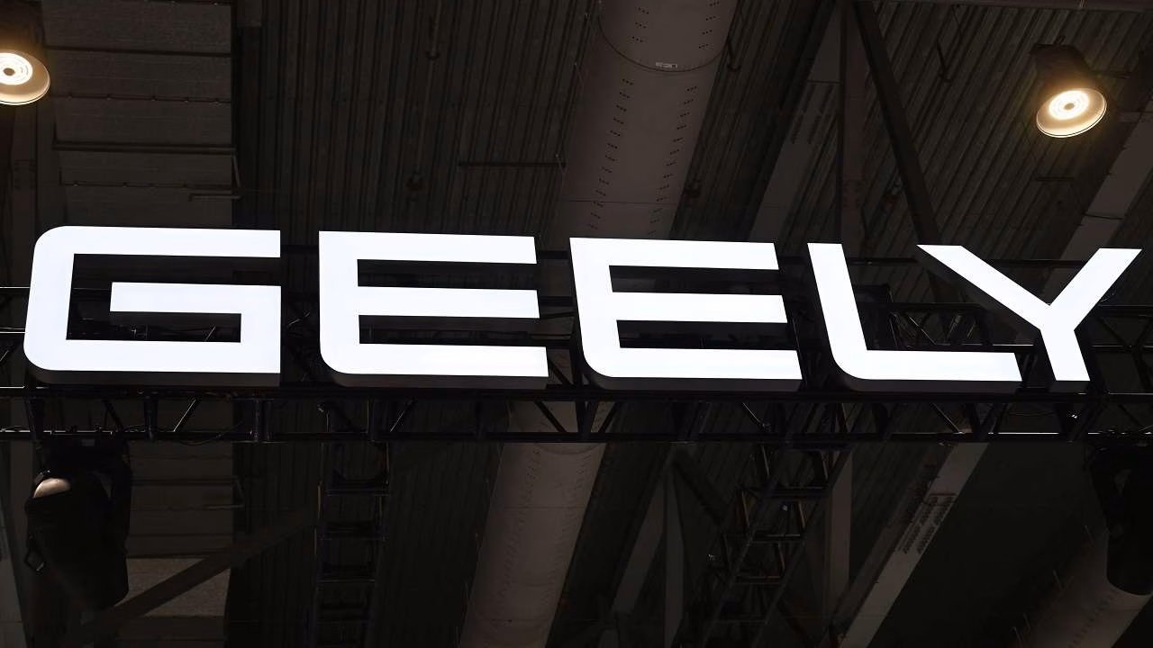 Geely переписала цены на свои авто в России