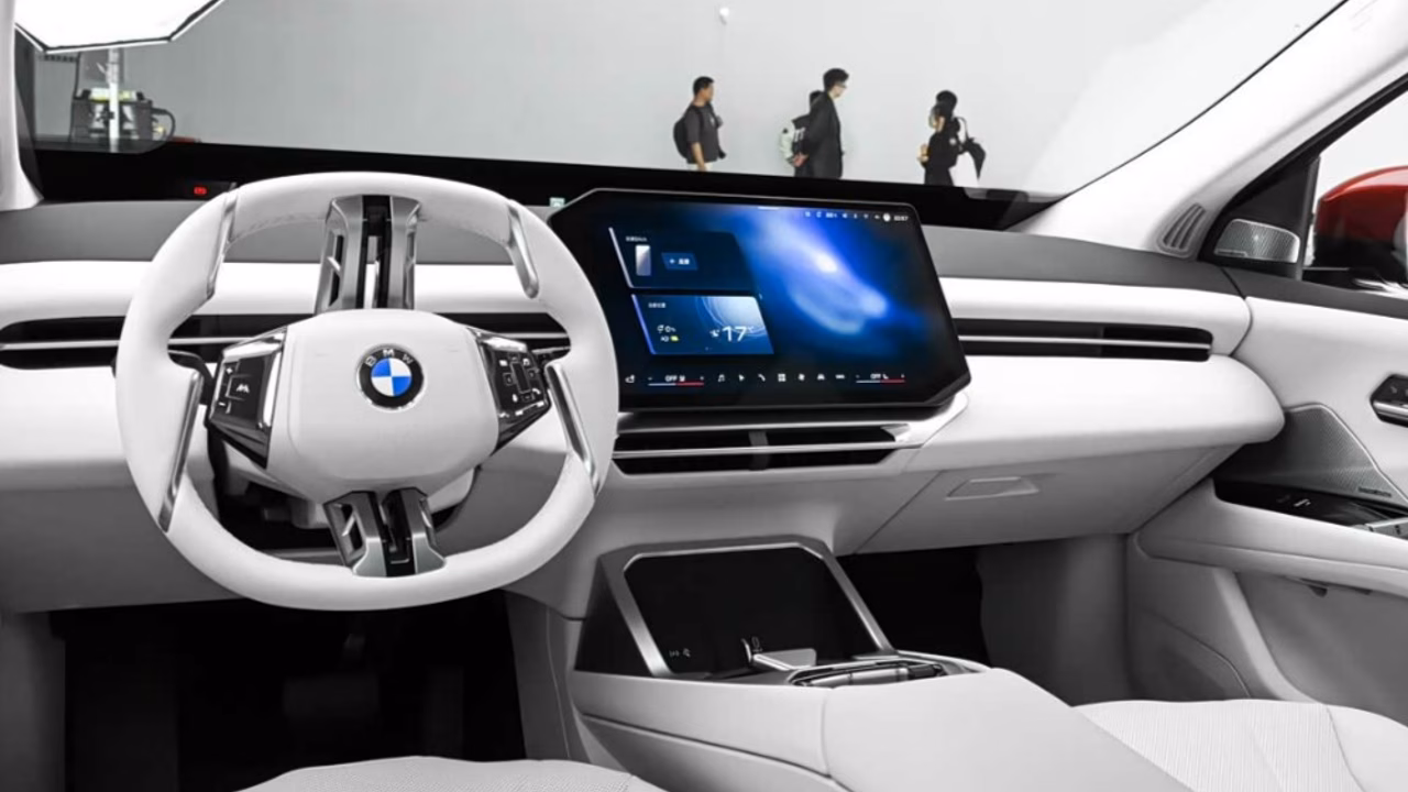 В BMW считают, что водителям до 45 лет не нужны физические кнопки