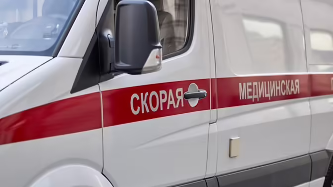 В Москве водитель BMW врезался в препятствие и погиб
