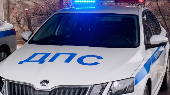 В Волгоградской области мотоциклист без прав врезался в «Киа Рио»