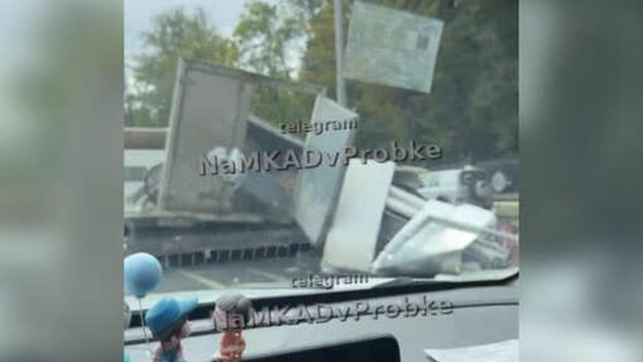В Москве «Газель» столкнулась с легковушкой BMW