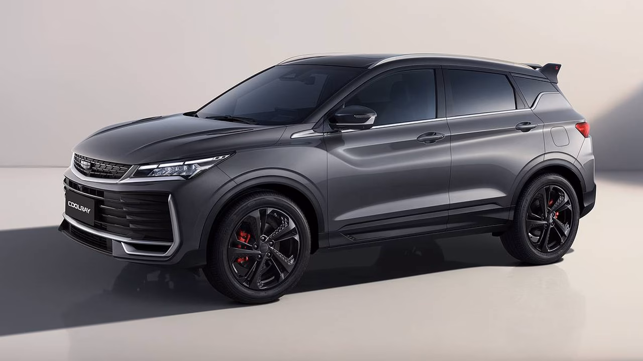 Geely предложил россиянам дешевую версию популярного кроссовера