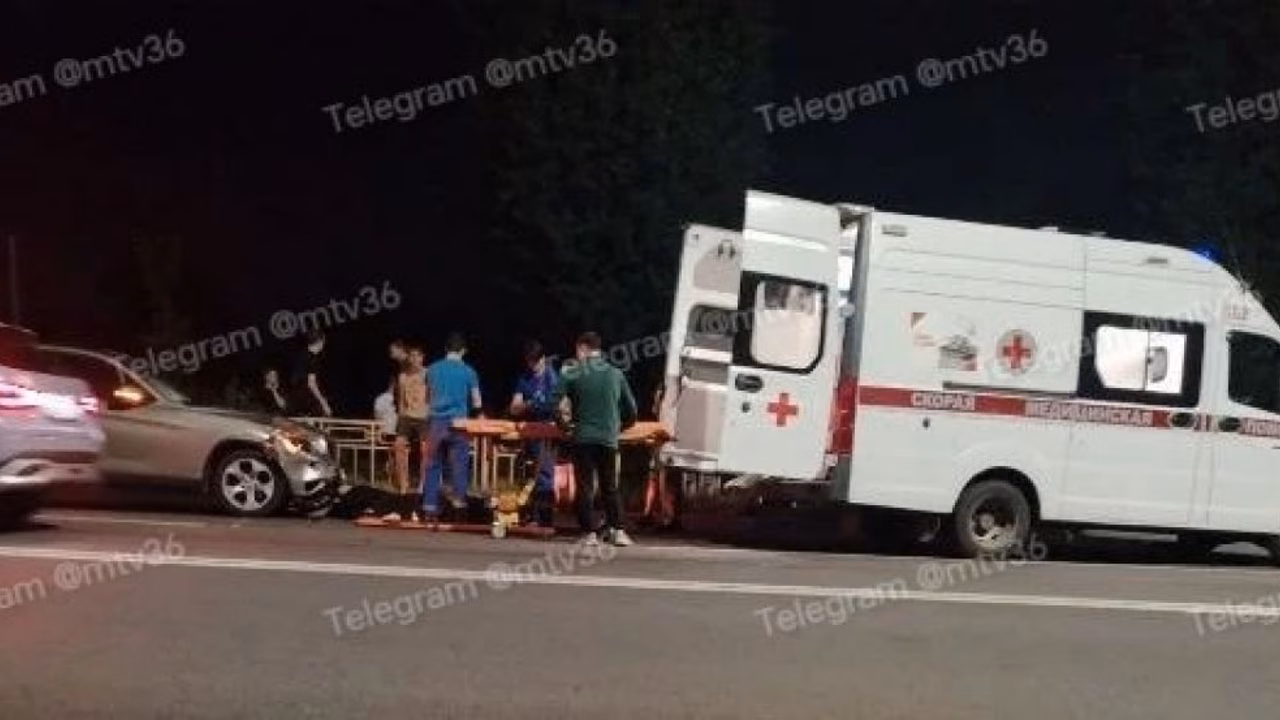 Девушку на электровелосипеде сбили на пешеходном переходе в Воронеже