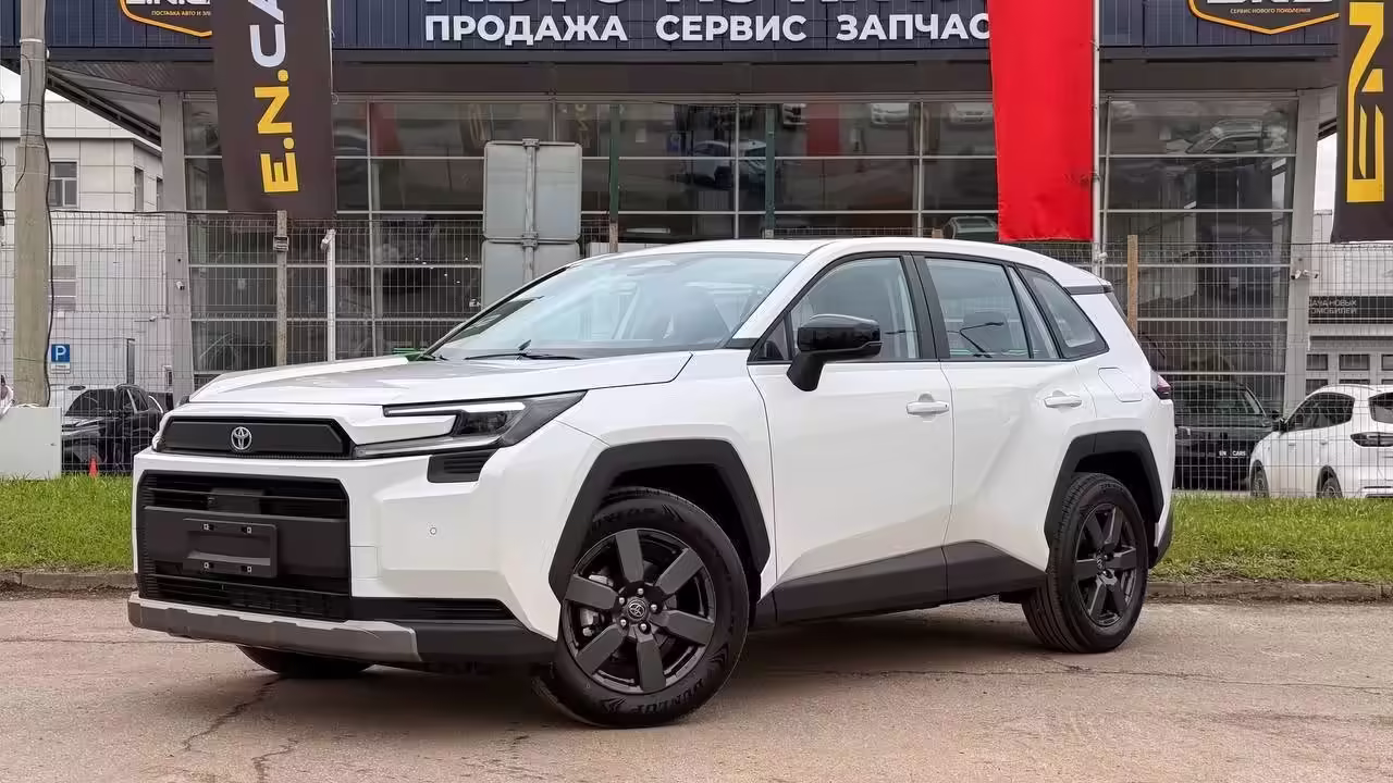 В России начались продажи Toyota RAV4 2026 года