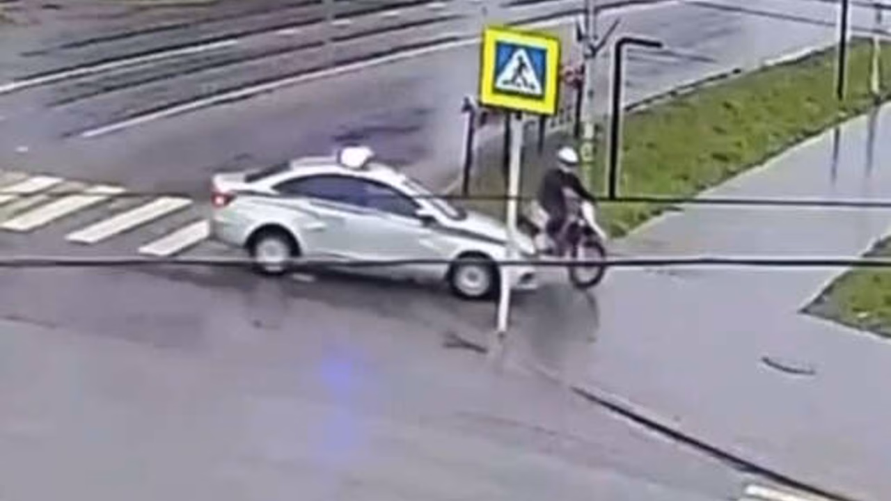 В Удмуртии машина ДПС столкнулась с подростком на питбайке