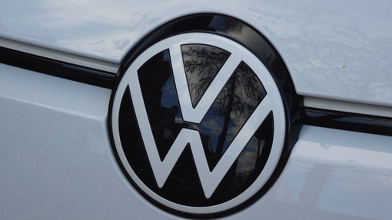 Bild: главу Volkswagen Блуме освистали на производственном собрании в Вольфсбурге