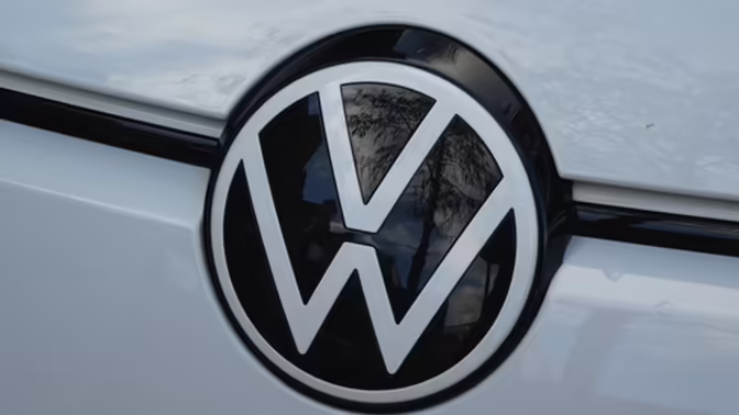 Bild: главу Volkswagen Блуме освистали на производственном собрании в Вольфсбурге