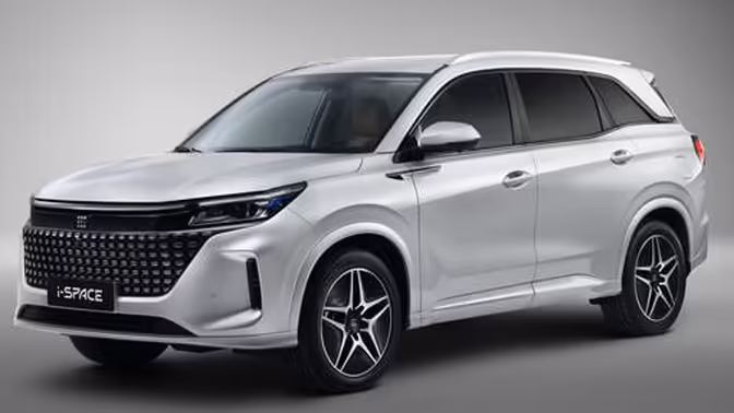 Кроссовер Evolute i-Space 4x4 подорожал в России на 175 тысяч рублей