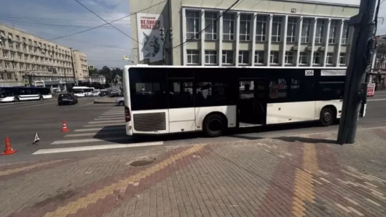 В Липецке автобус сбил 11-летнего велосипедиста на улице Советской
