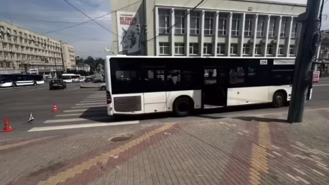 В Липецке автобус сбил 11-летнего велосипедиста на улице Советской