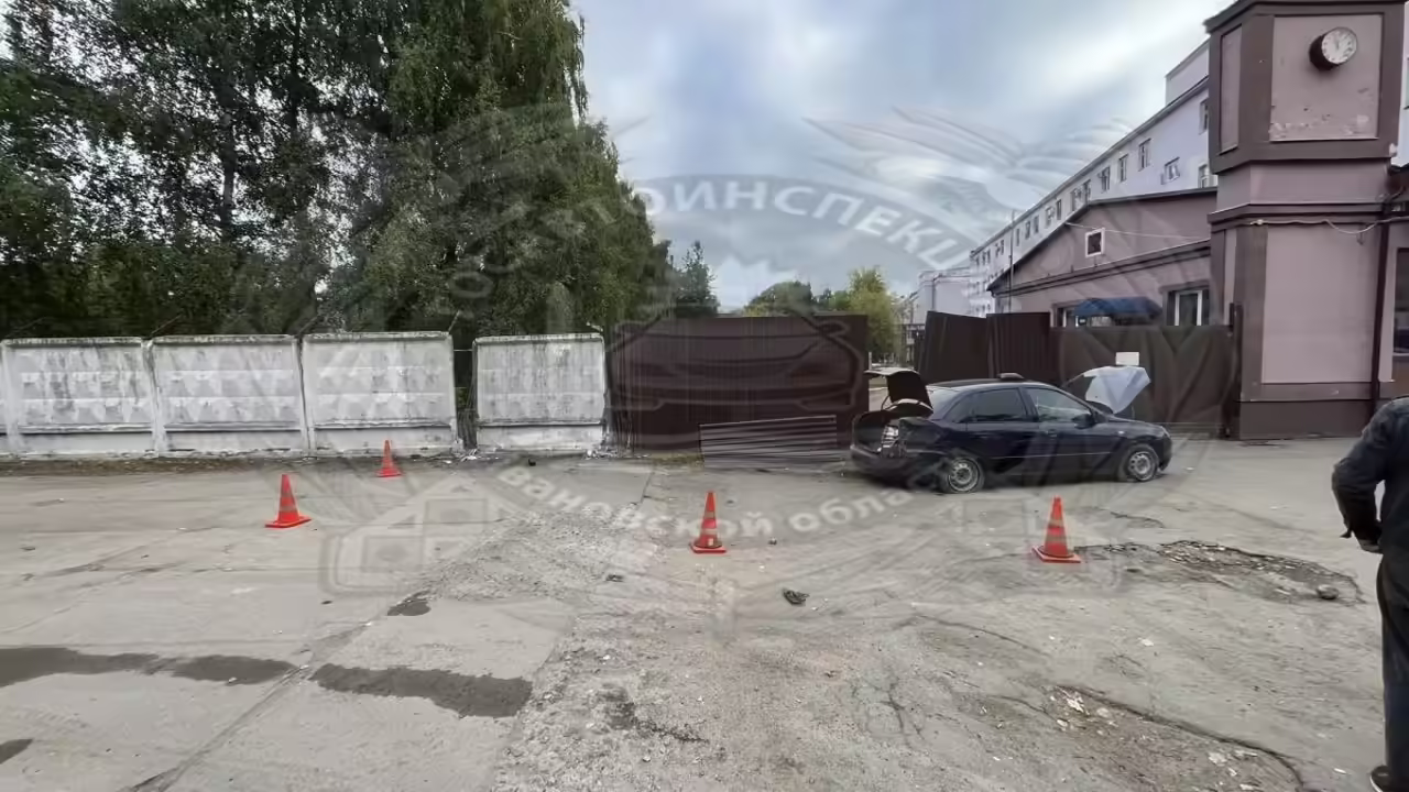 Обгон на "Гранте" в Иванове закончился больницей и снесённым забором