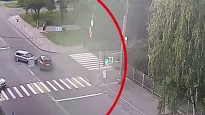 В Карелии машина с людьми врезалась в ограждение