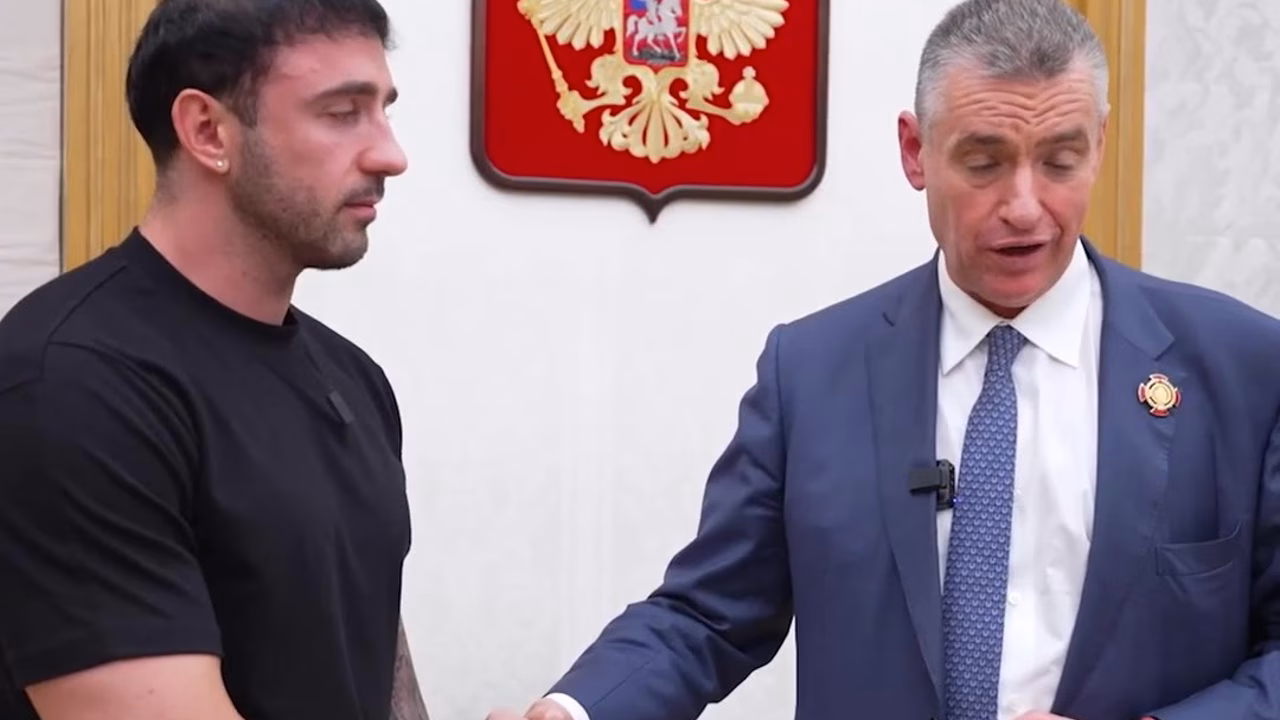 Слуцкий встретился с попавшим с ним в ДТП мотоциклистом