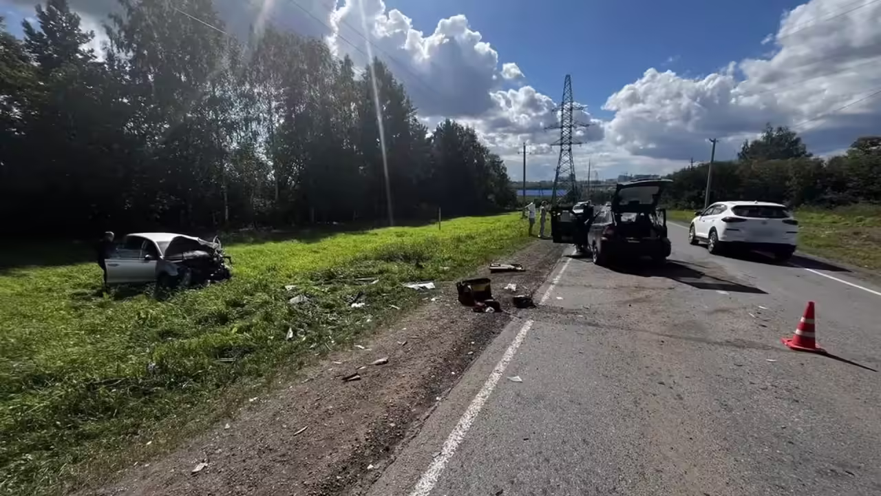 Водитель легковушки погиб на трассе в Завьяловском районе Удмуртии