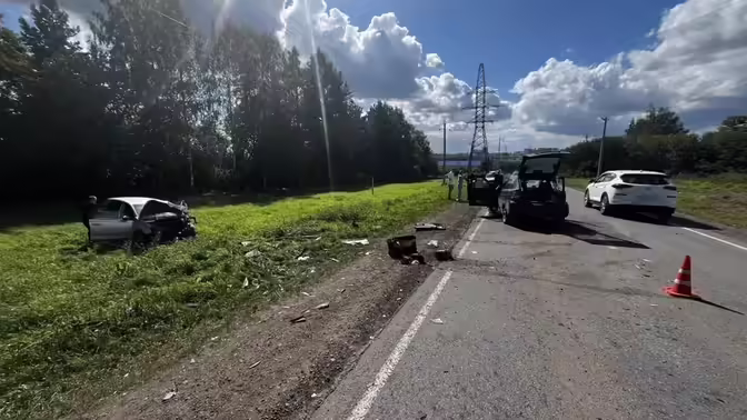 Водитель легковушки погиб на трассе в Завьяловском районе Удмуртии