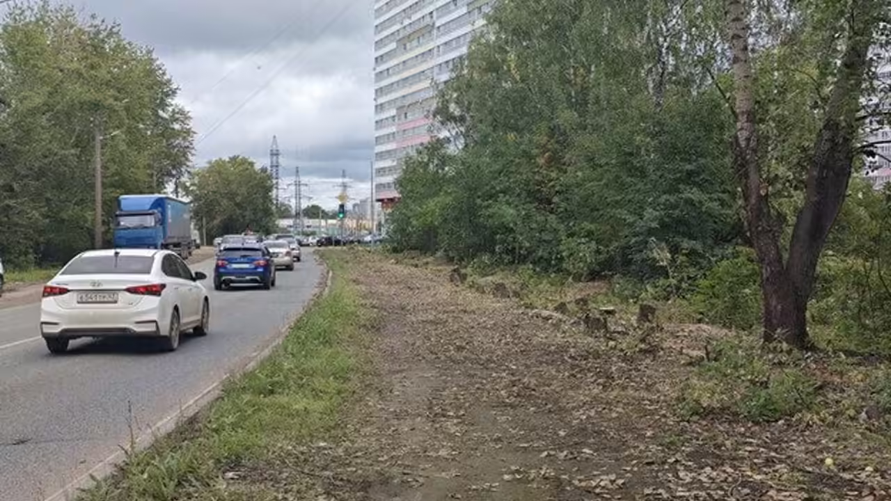В Кирове на 4 метра расширят дорогу на Потребкооперации