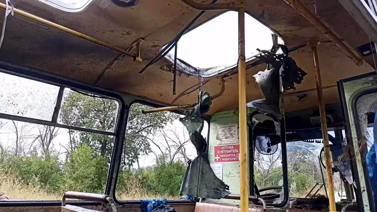 Появились первые фото с места удара ВСУ по автобусу в ЛНР, где погибли 9 человек