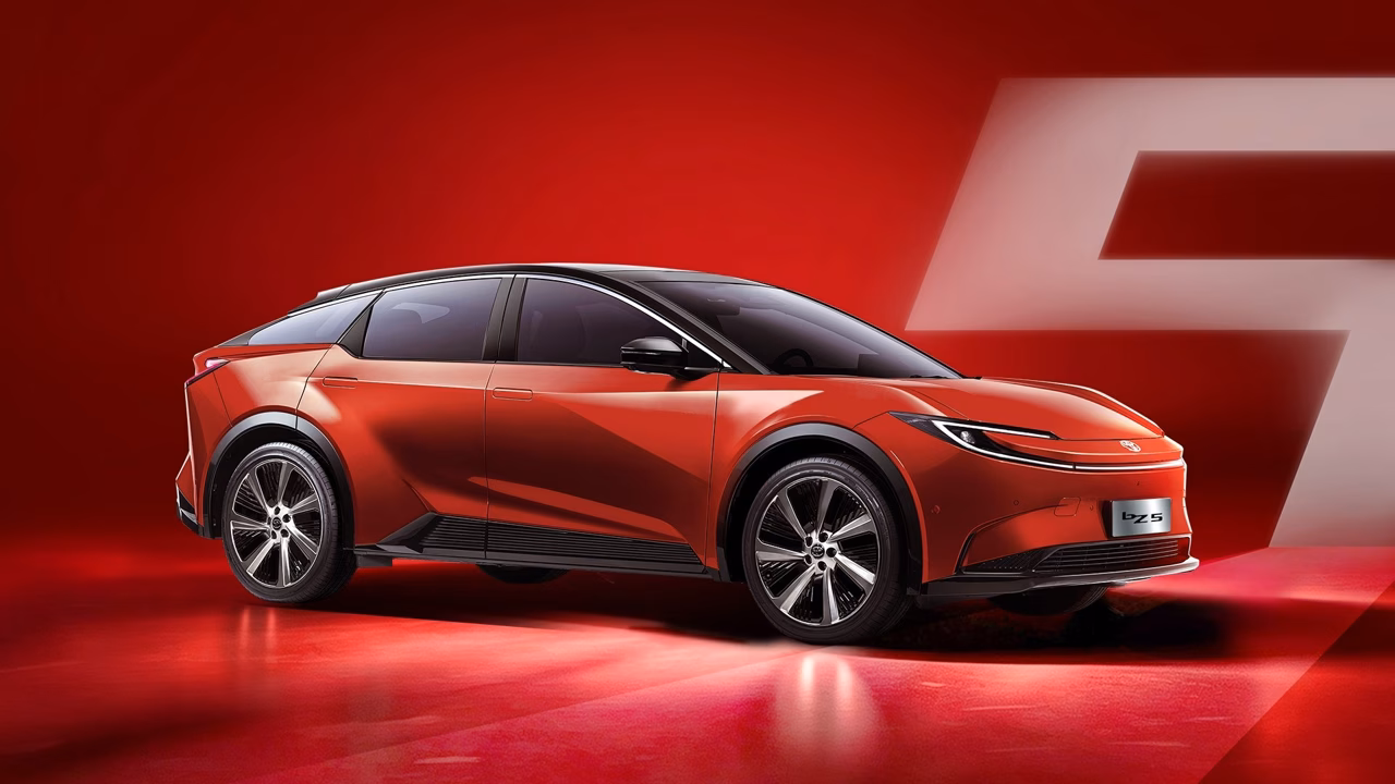 Toyota bZ5 обновили и предложили со скидками в Китае