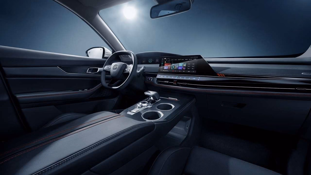 Changan продаёт кроссоверы Uni-K 2024 года со скидкой 100 тысяч рублей