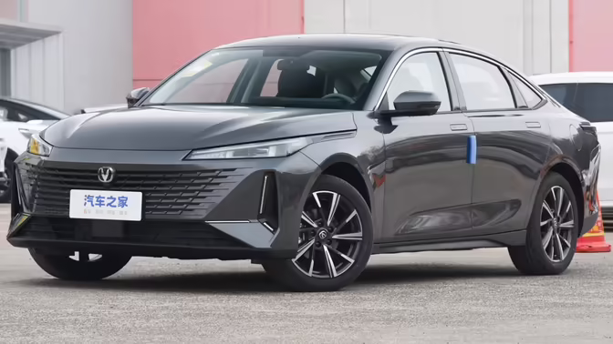 Продажи седана Changan Lamore упали в России до минимума
