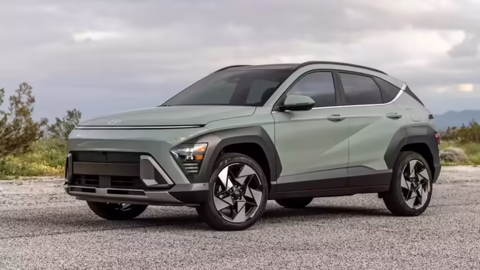 Новый Hyundai Kona показали без камуфляжа: фото прототипа