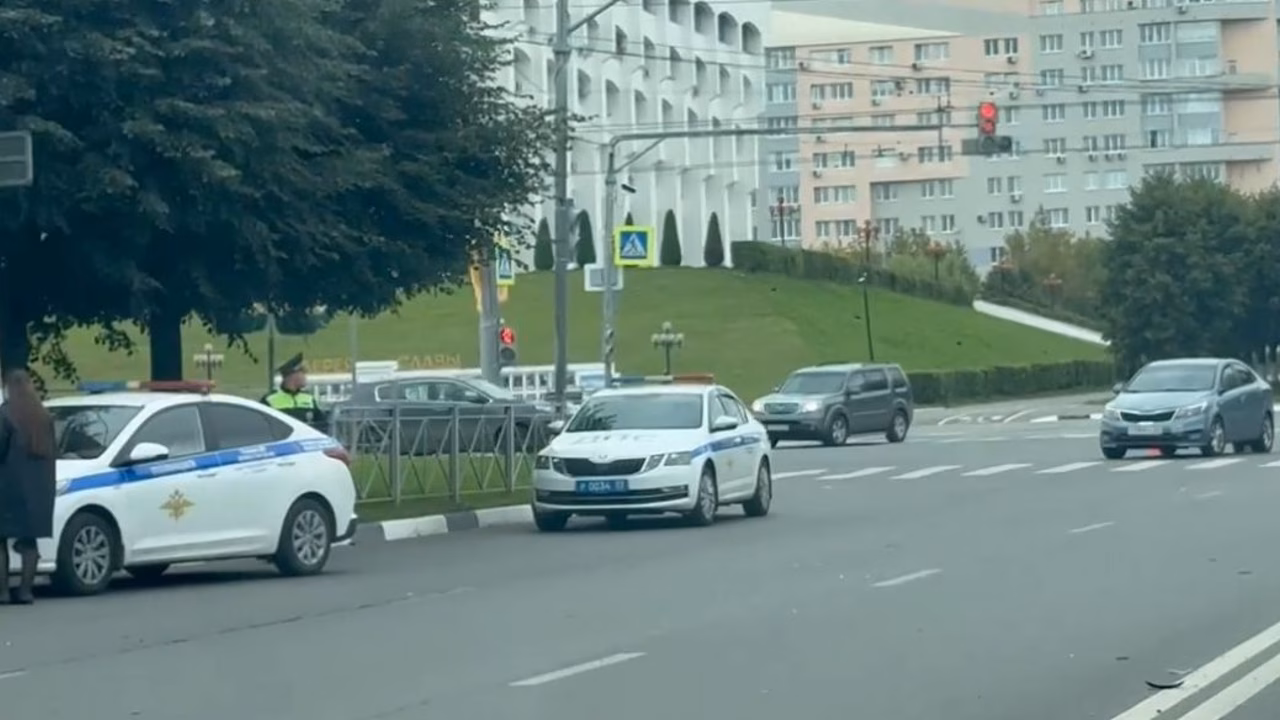 ДТП с участием KIA и мотоцикла на Октябрьском проспекте области