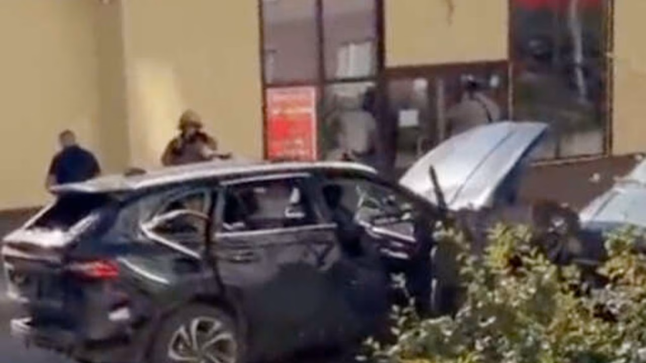 "Фонтанка": в Петербурге из-за взрыва автомобиля погиб подполковник ВВС и ПВО