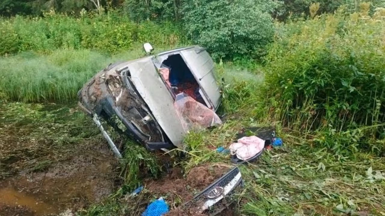 В Оричевском районе автомобиль съехал в кювет и перевернулся