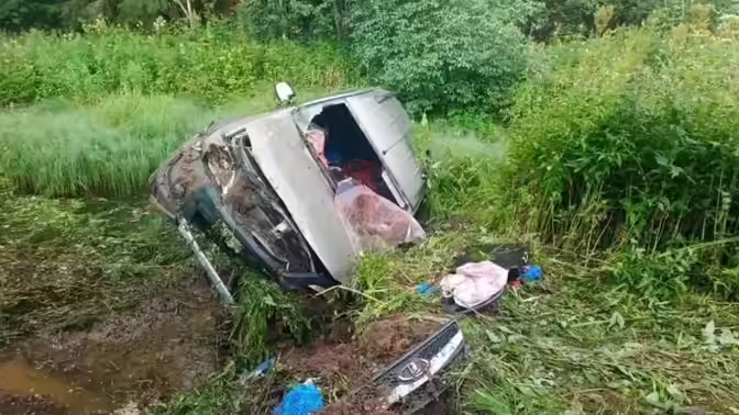 В Оричевском районе автомобиль съехал в кювет и перевернулся