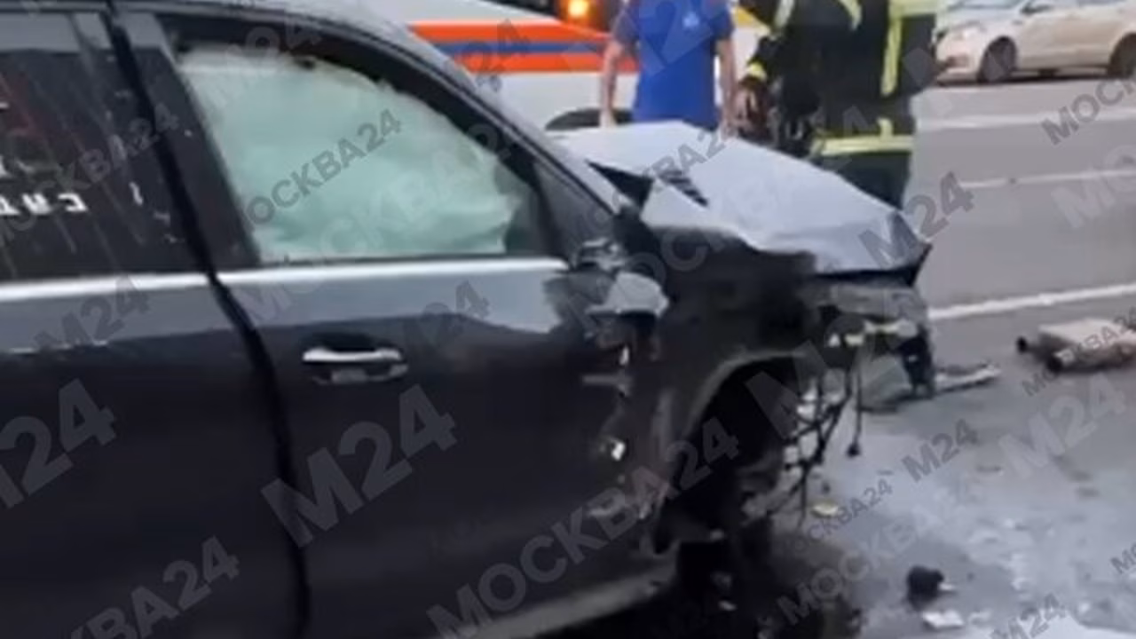 Два человека пострадали в результате выезда машины на тротуар в Зюзине