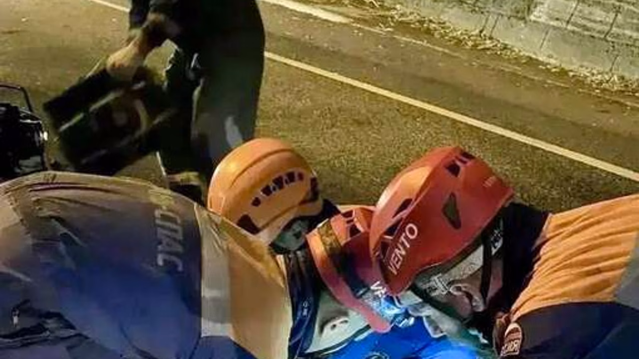 В Сочи спасатели освободили женщину из автомобиля после ДТП