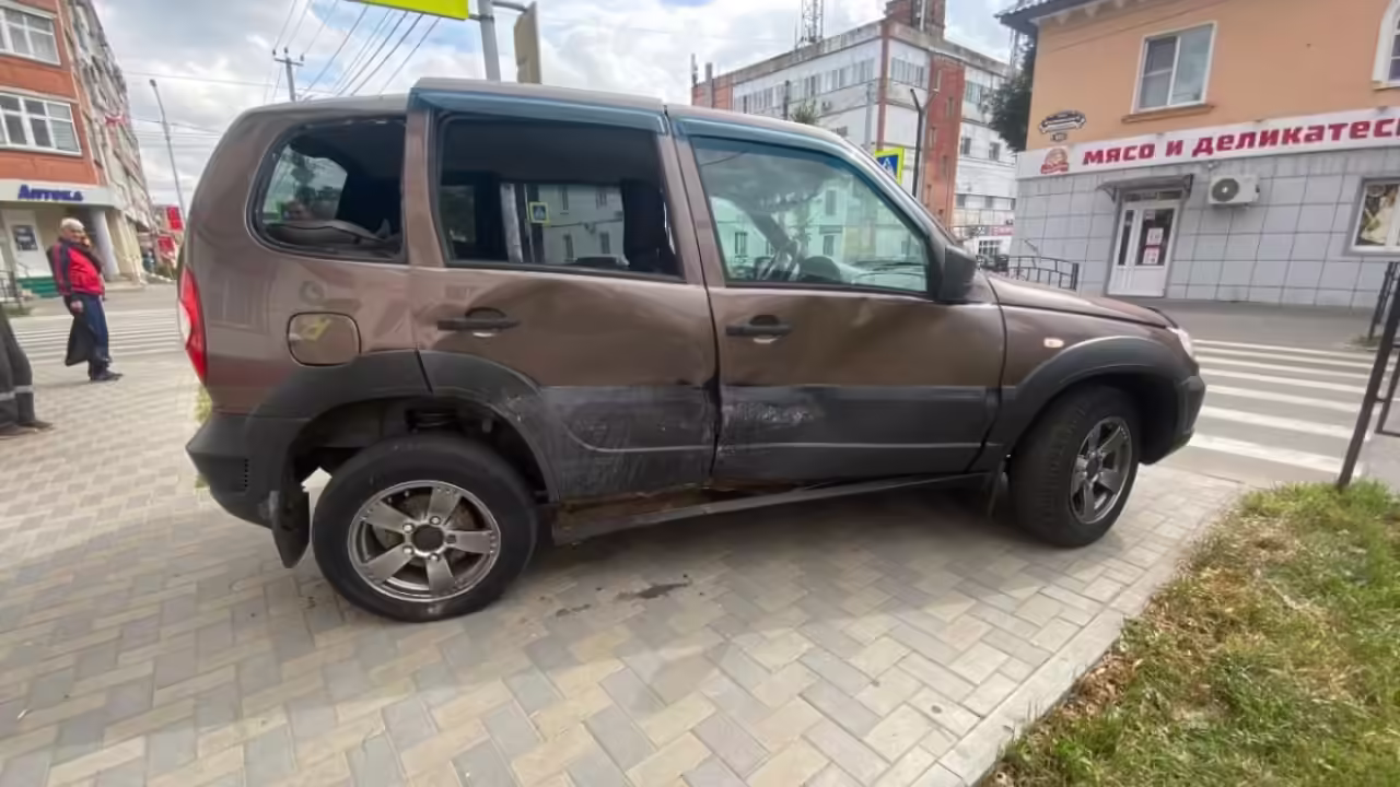 В Ливнах столкнулись Нива и ВАЗ, пострадал водитель