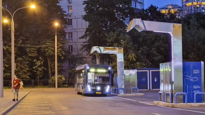 Пассажиры электробуса пострадали в ДТП на северо-западе Москвы