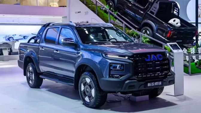 524 л.с., новый салон: представлена обновленная версия популярного пикапа JAC T9