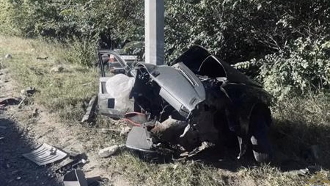 Под Самарой погиб водитель "Приоры", врезавшийся в столб
