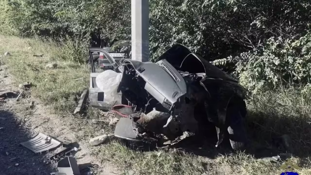 В Самарской области 23-летний водитель погиб, врезавшись в столб