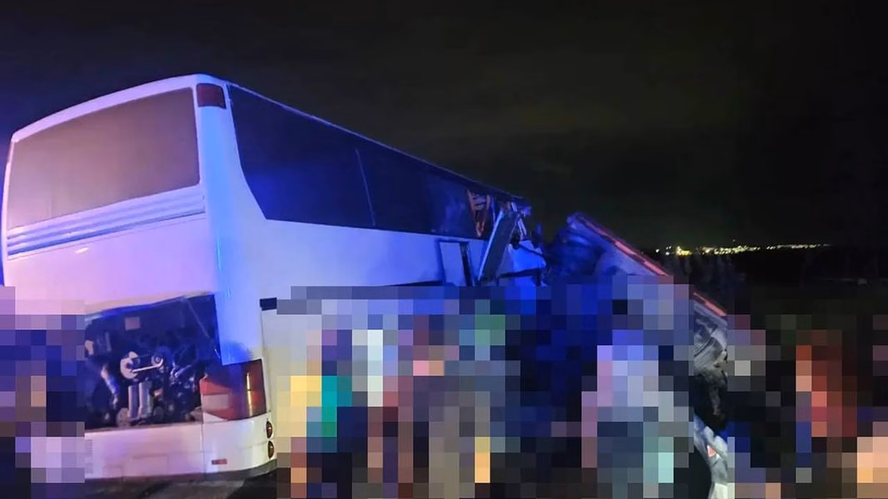 Автобус из Грузии в Москву попал в ДТП с грузовиком