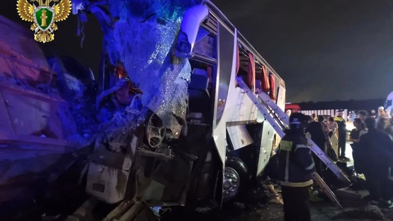 Количество погибших при столкновении автобуса с грузовиком в Ставрополье выросло до шести