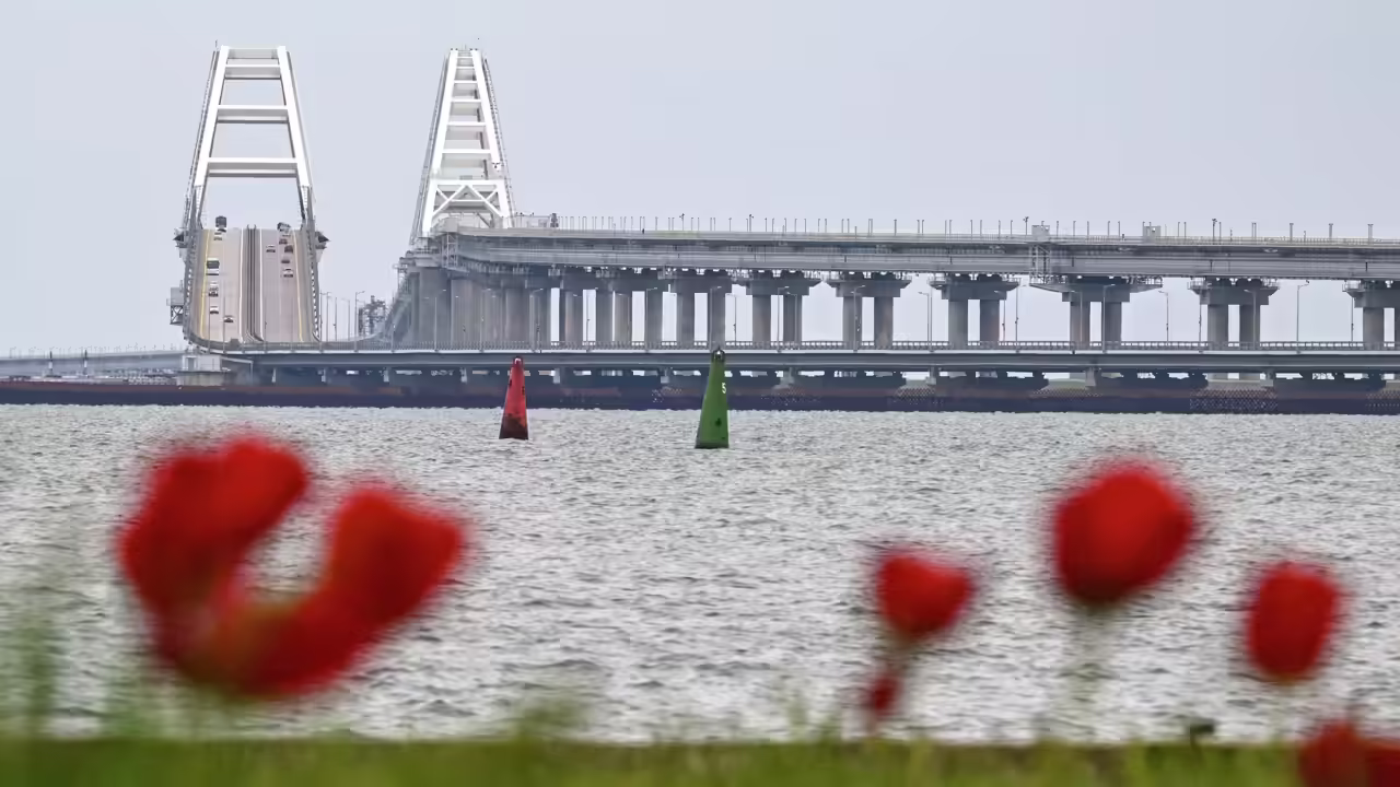 Движение по Крымскому мосту временно перекрыто