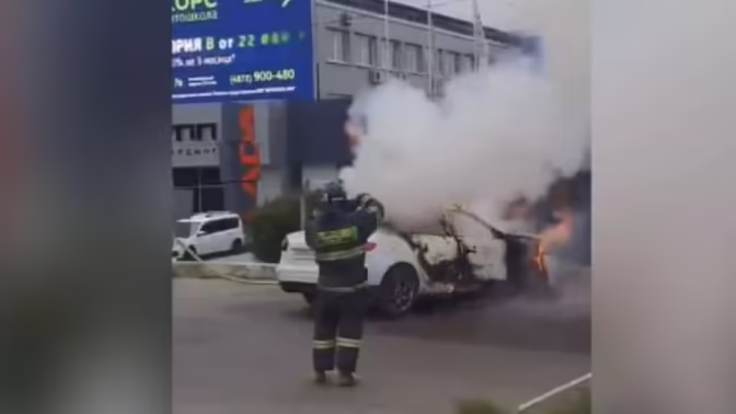 В Туле на Рязанской улице загорелся "Рено"