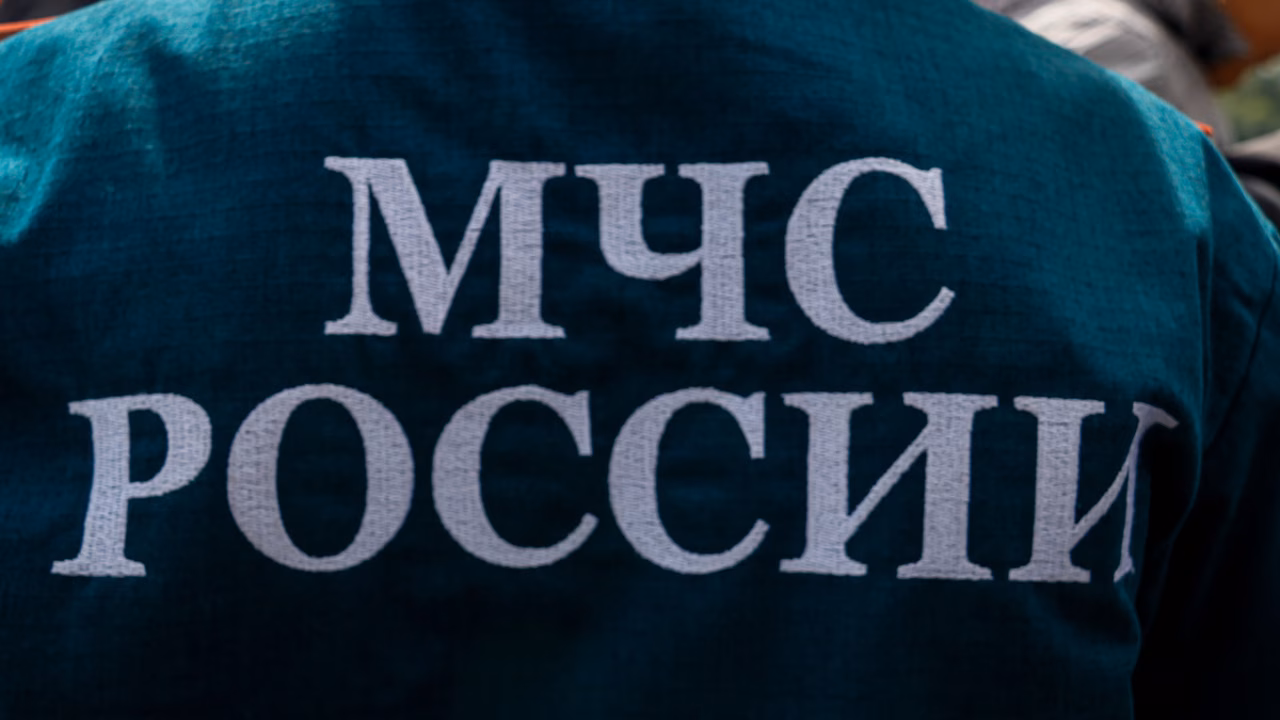 Водитель попал в ДТП и оказался зажат в машине