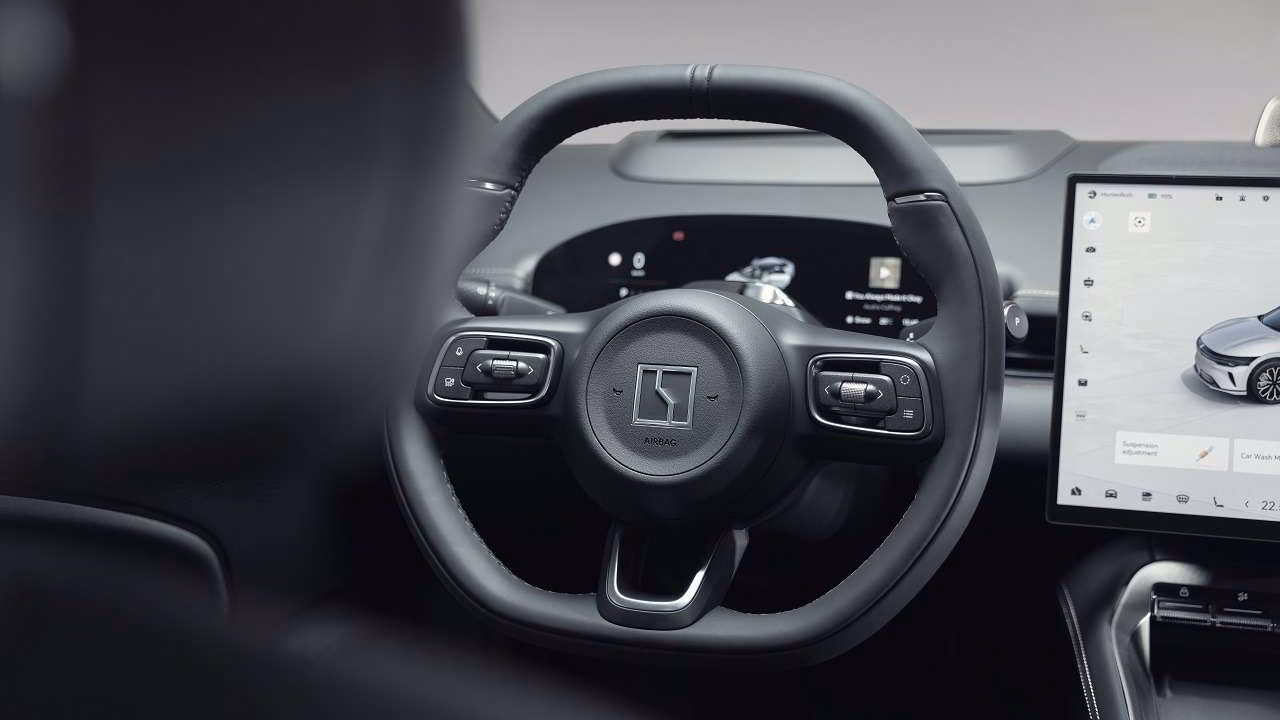 Кроссовер Zeekr, обогнавший Ferrari, едет в Казахстан