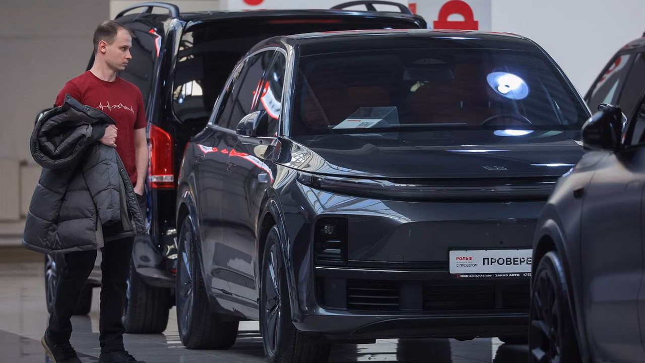 В России в 2026 году ожидают продажи 1,3–1,35 млн новых автомобилей