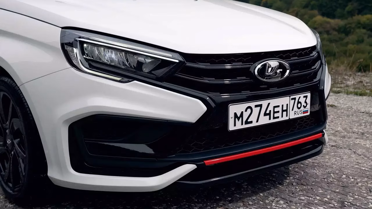 Lada Vesta получит доработки кузова от кроссовера Lada Azimut