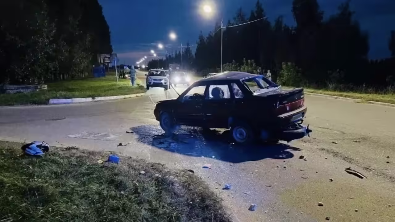 В Новомичуринске столкнулись мотоцикл и легковушка