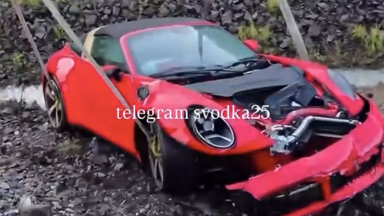 В Приморье на видео сняли разбитый Porsche 911, который с водителем вылетел с трассы