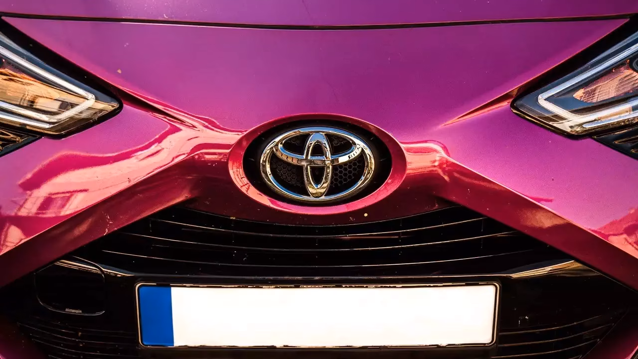 Продажи Toyota падают шестой месяц подряд на фоне снижения мирового спроса