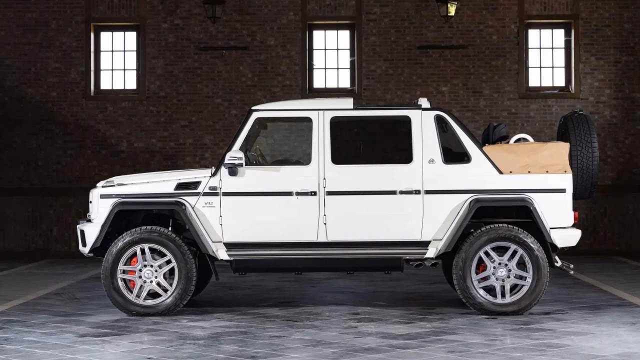 Один из 99 Mercedes-Maybach G 650 Landaulet выставили на продажу