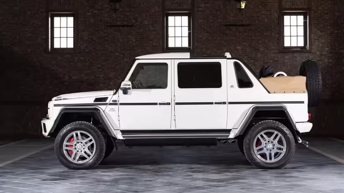 Один из 99 Mercedes-Maybach G 650 Landaulet выставили на продажу