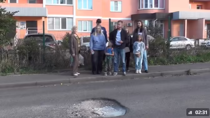 Жители Орла попросили мэра отремонтировать дорогу